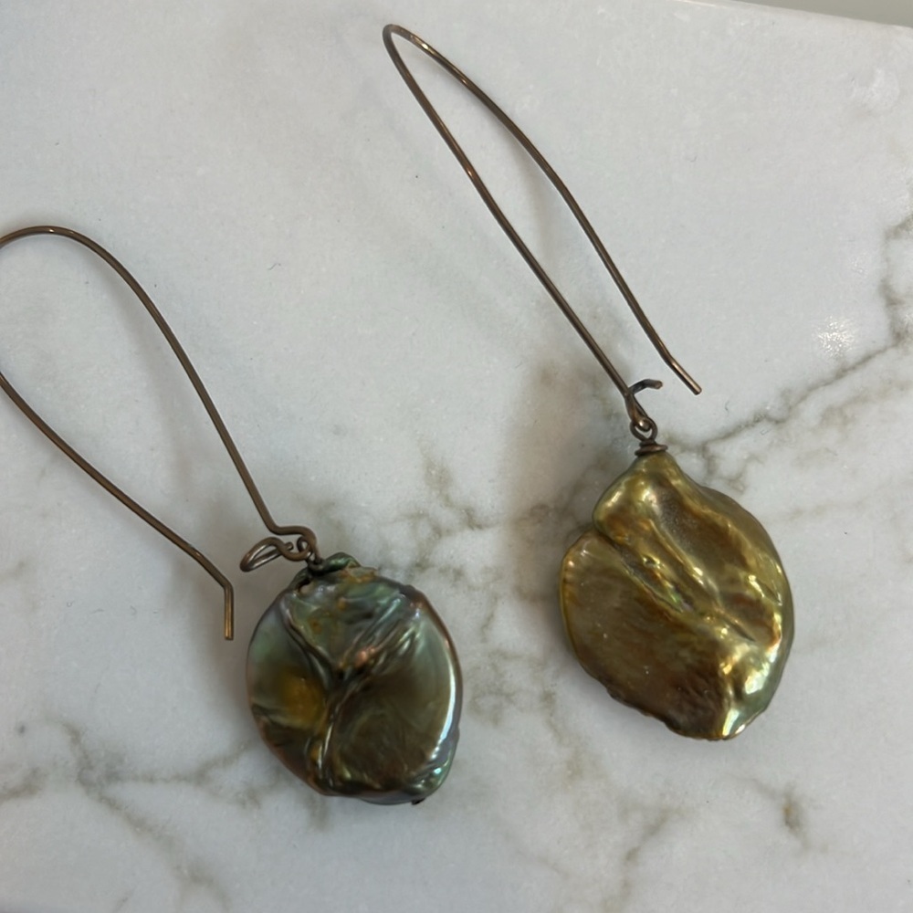 Gold metal wore pearl earrings